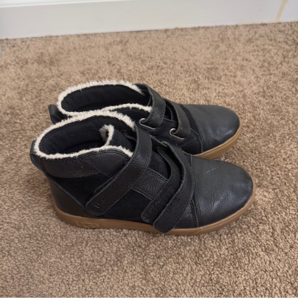 Ugg shoes size 3 kids black